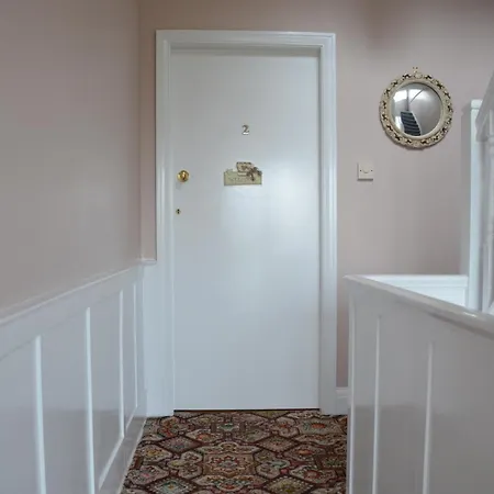 Seaview Large Flat Ideal For Two Families דירה