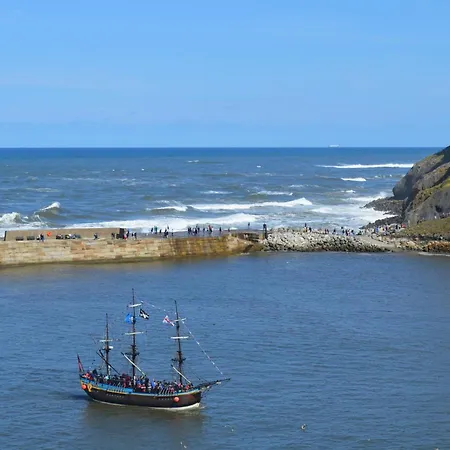 Seaview Large Flat Ideal For Two Families 아파트