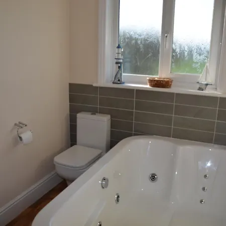 Seaview Large Flat Ideal For Two Families 아파트 *