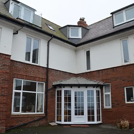 Seaview Large Flat Ideal For Two Families 아파트 휫비