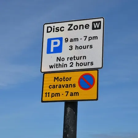 Seaview Large Flat Ideal For Two Families 아파트 휫비