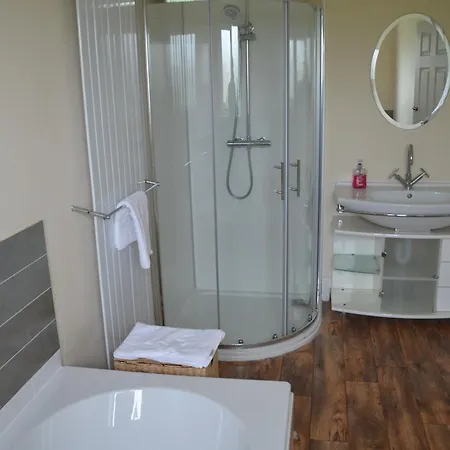Seaview Large Flat Ideal For Two Families וויטבי
