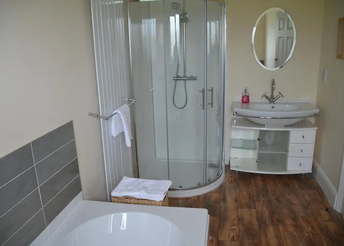 Seaview Large Flat Ideal For Two Families וויטבי