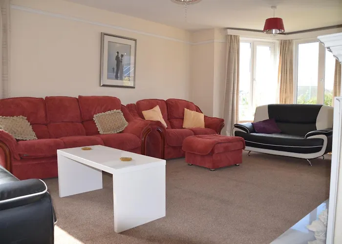 Seaview Large Flat Ideal For Two Families
