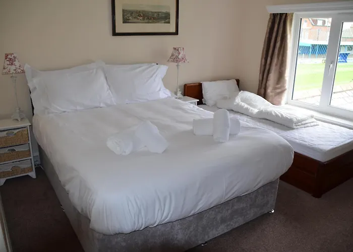 Seaview Large Flat Ideal For Two Families