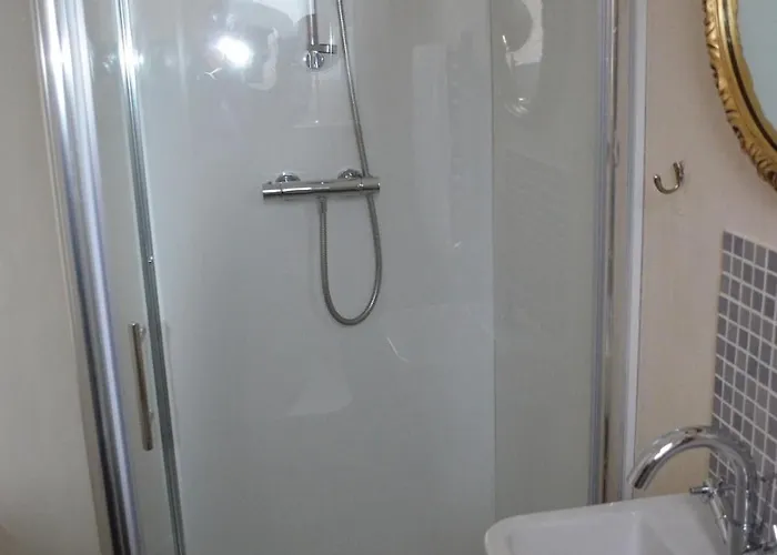 Seaview Large Flat Ideal For Two Families